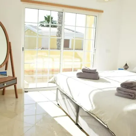 Sunny Modern, Luxurious T3, Close To Golf And Villa *